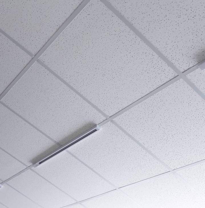 Pose de dalles de plafond Saint-Malo